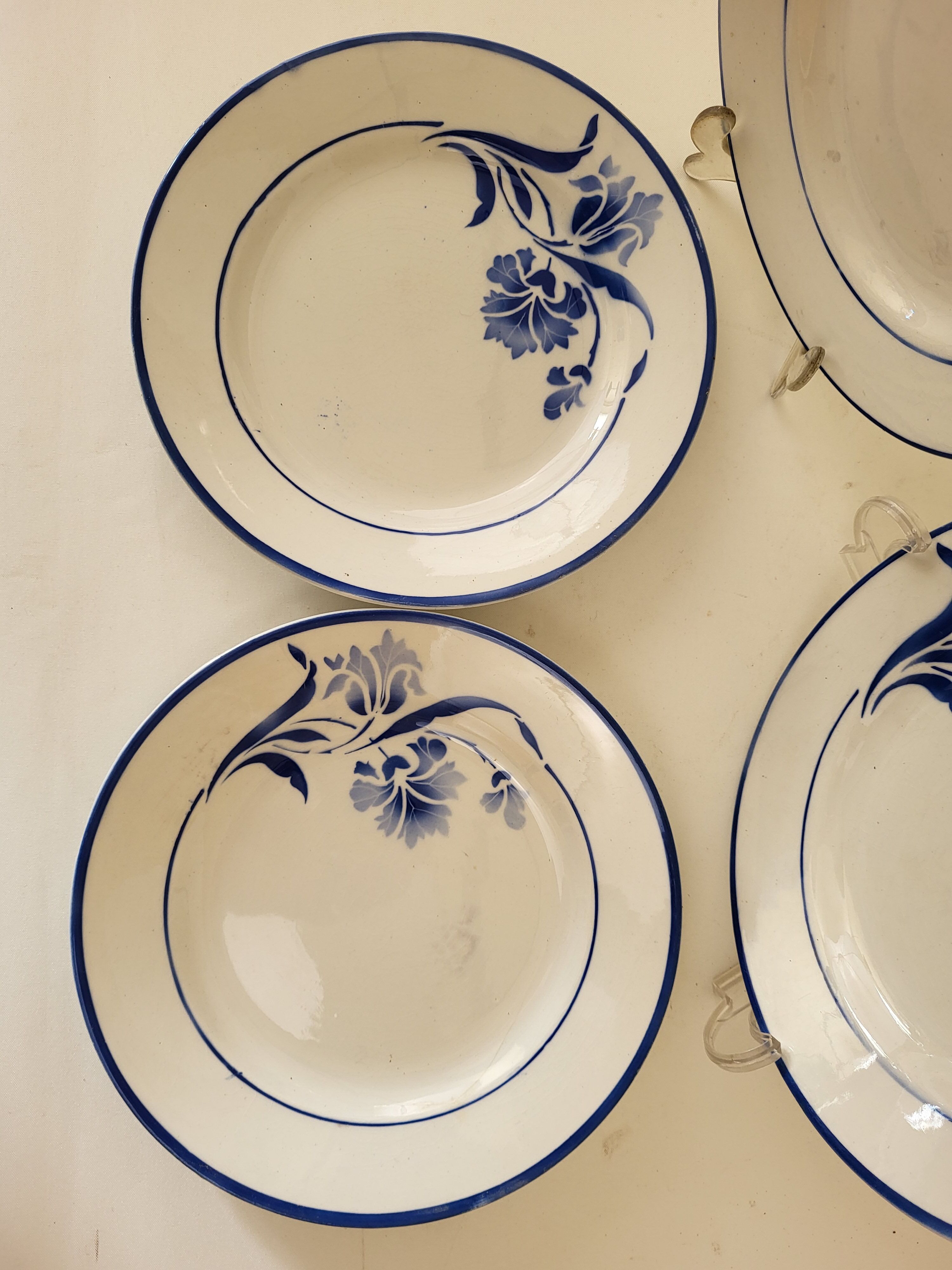 4 flat plates in Gien earthenware model Alberic
