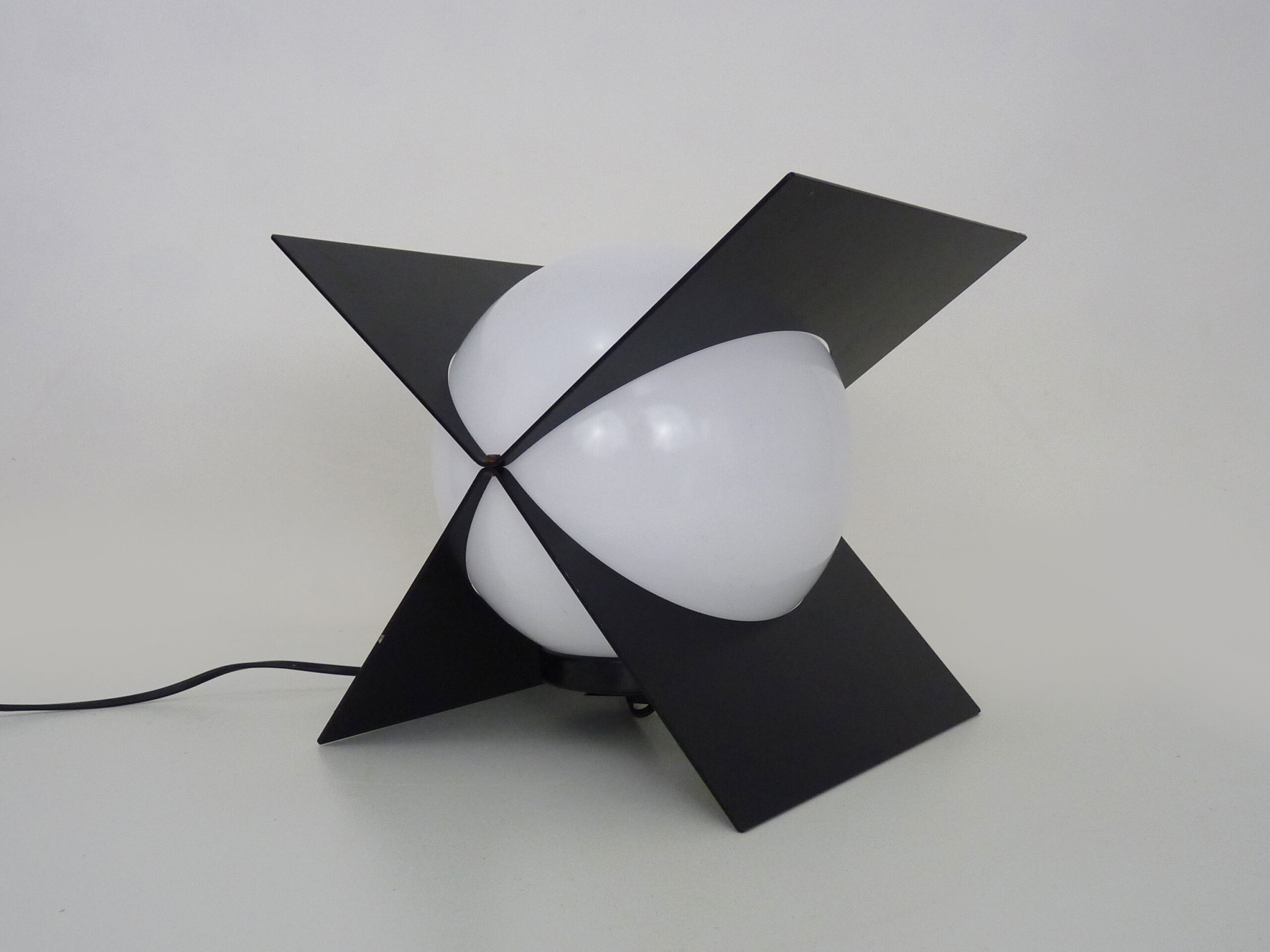 Lamp Luz Eva Maison Gautier structure in black metal and globe in white plastic