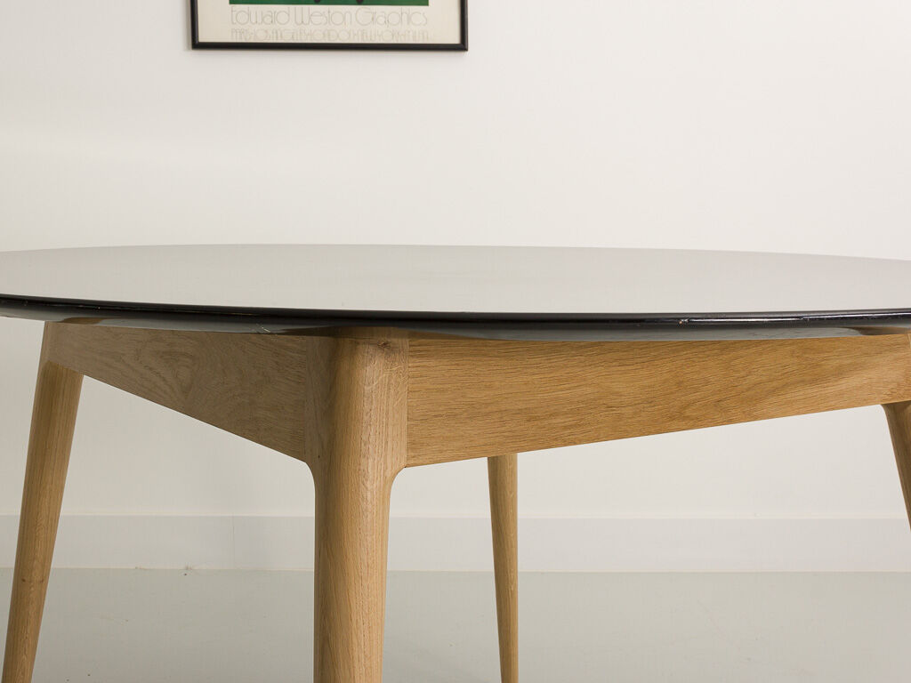 Round table, black lacquered top, solid oak base