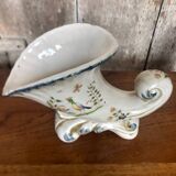 Ancien vase corne abondance céramique blanc décor moustiers vintage
