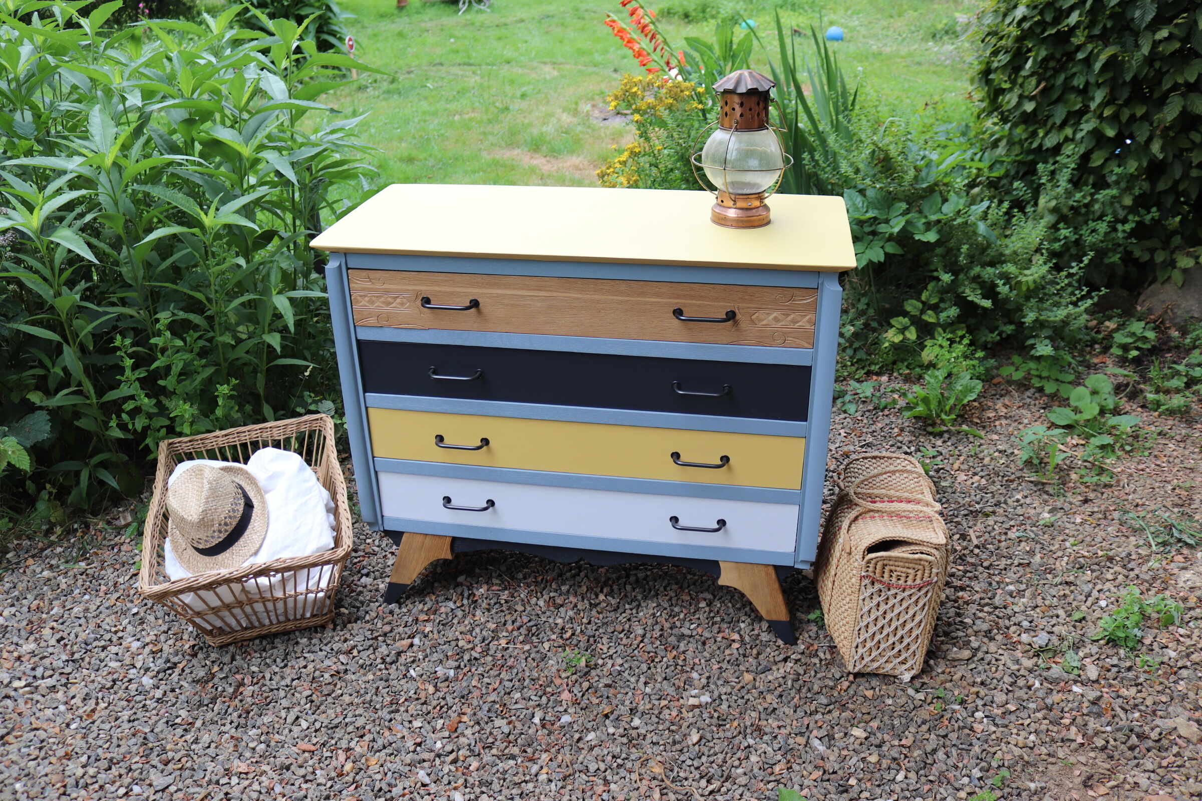 Scandinavian-style sunshine foot compass