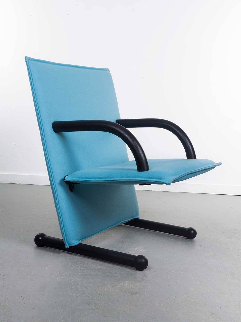 Light blue T-line armchair – Burkhard Vogtherr – Arflex