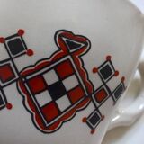 Huit tasses à moka en faïence de Mila aux motifs berbères