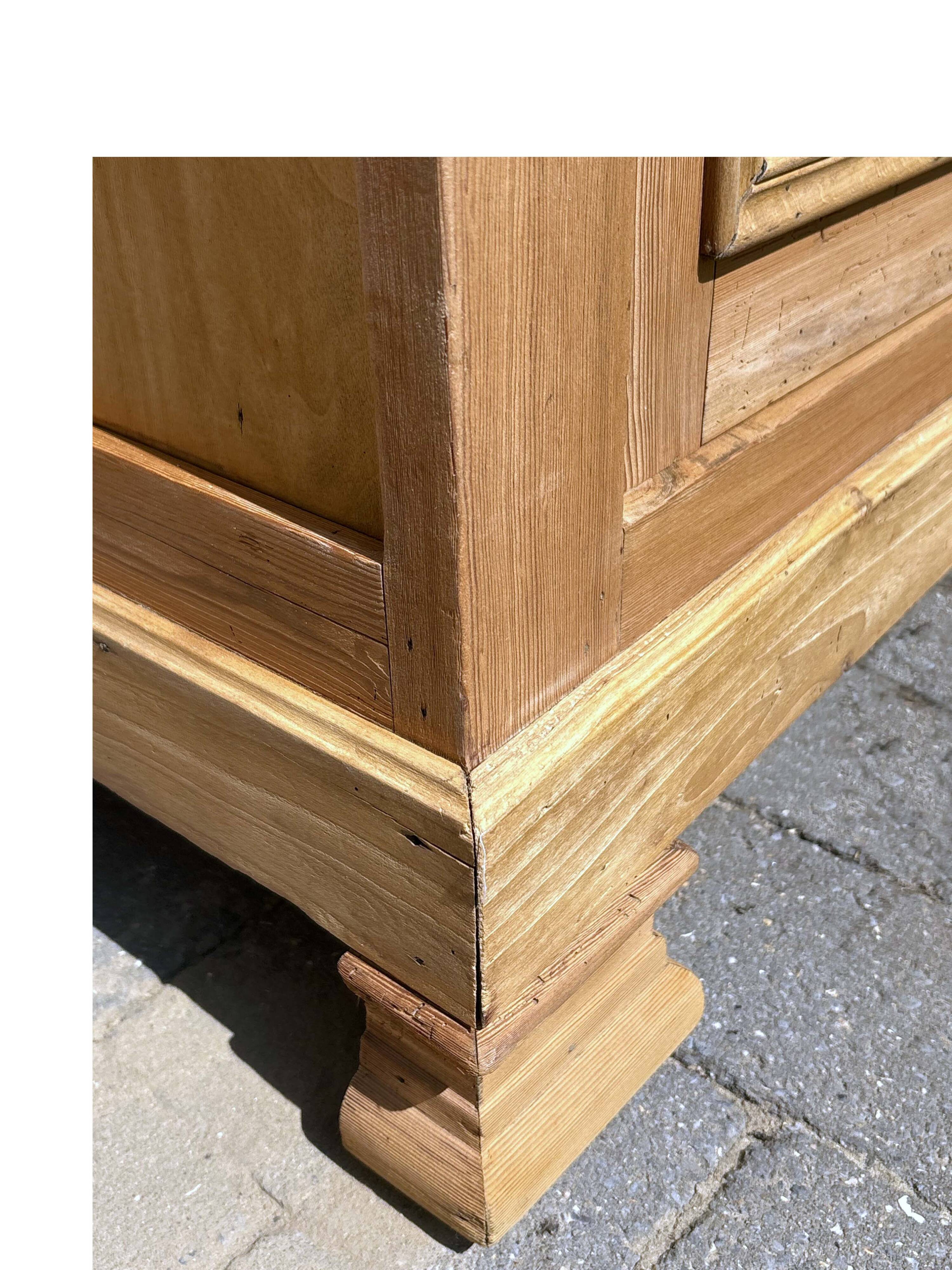buffet parisien ancien en bois fruitier et pin
