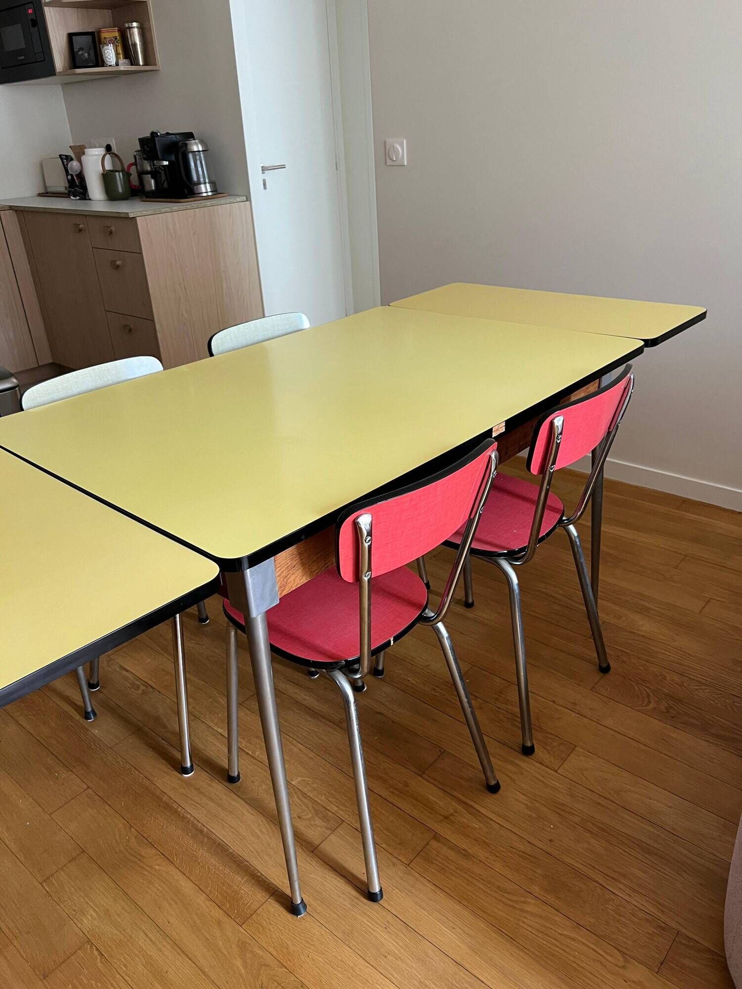 Table en Formica avec 4 chaises