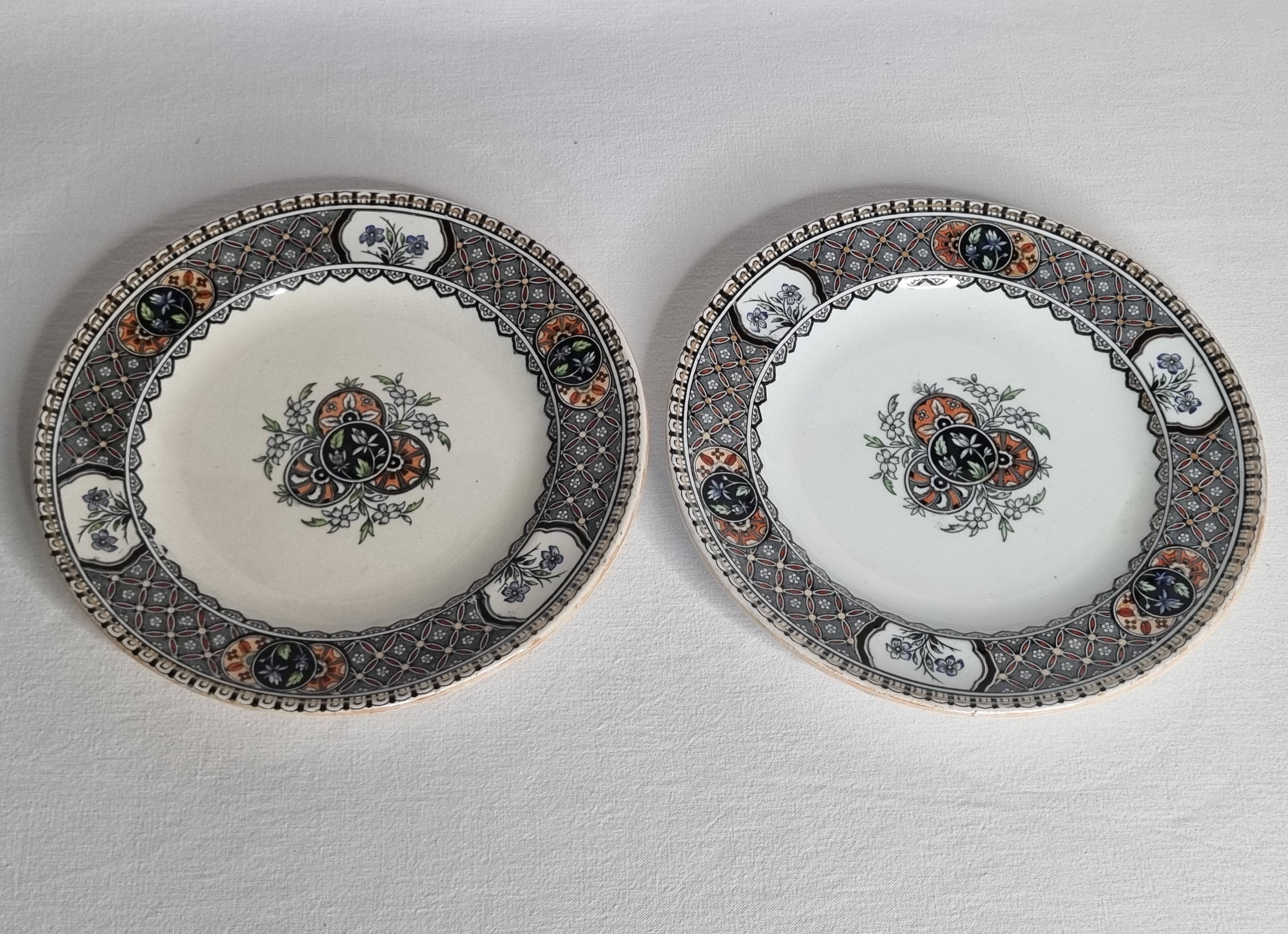 Pair of Royal Doulton plates 20.5 cm English earthenware Imari decoration 19th century