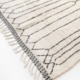 Beni Ouarain Moroccan Berber rug with black patterns