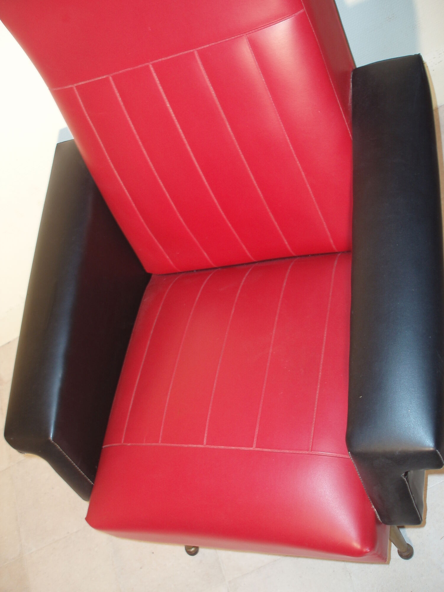 Pair of chairs in leather of the 1970s