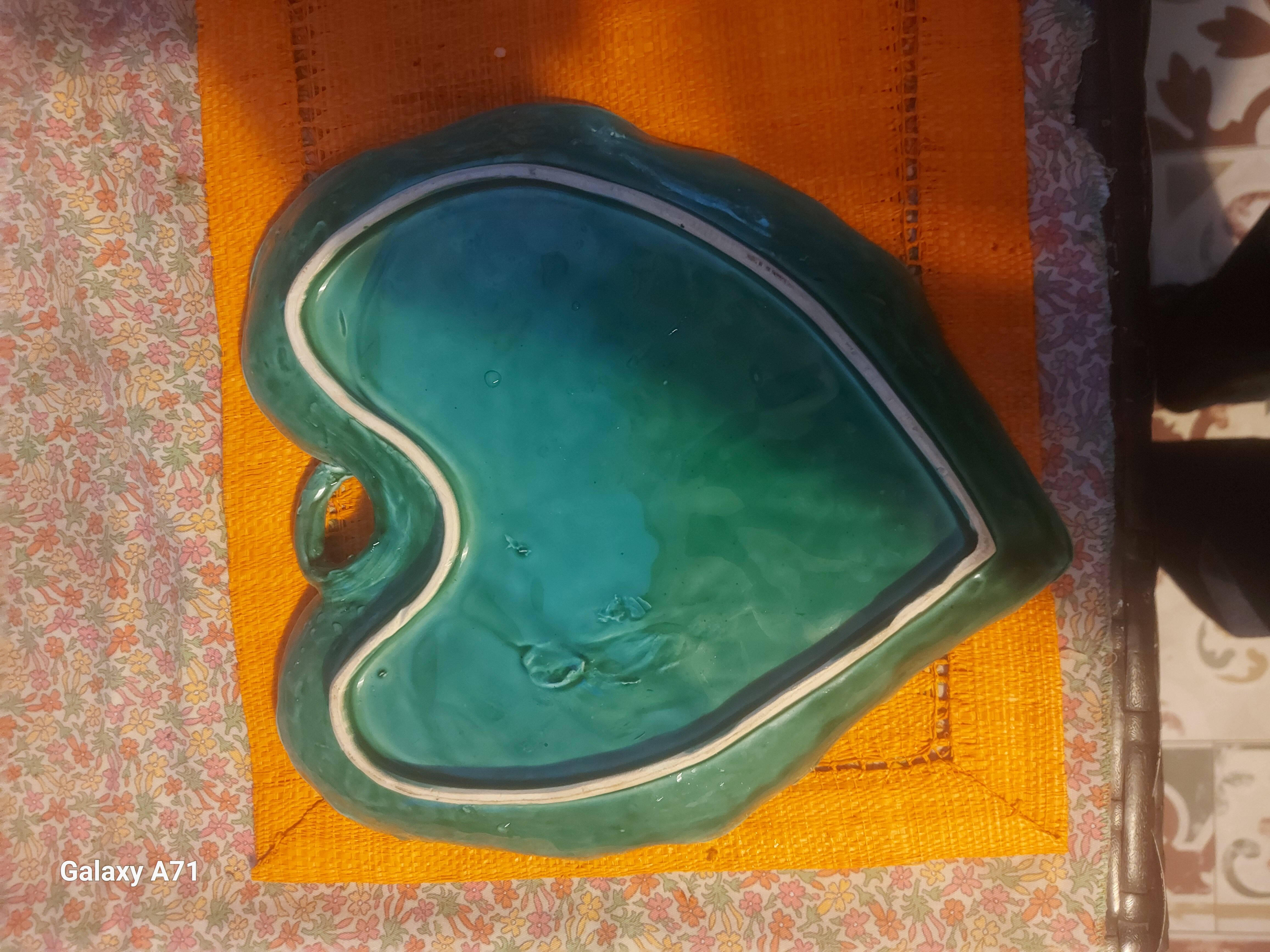 Green ceramic leaf-shaped dish