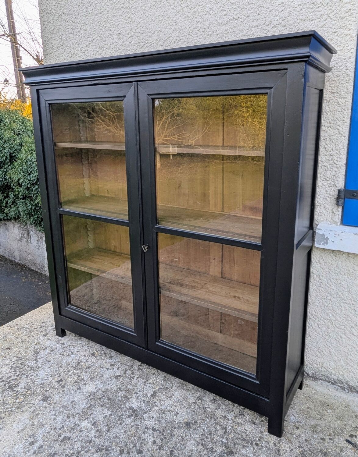 Glass display cabinet, 19th century.