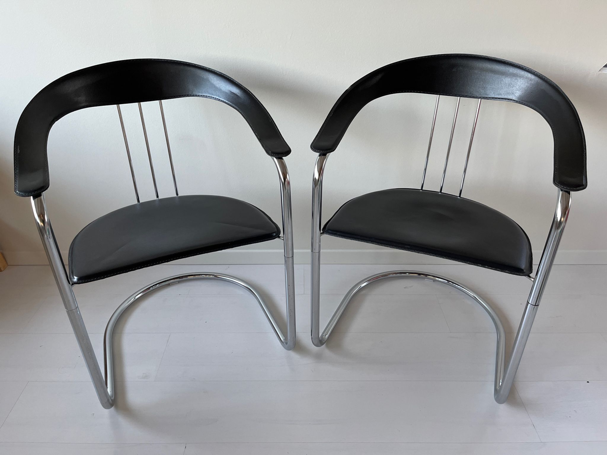 Duo de fauteuils années 70-80