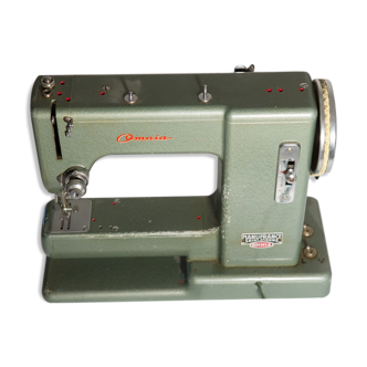 Old machine sewing Manufrance Omnia metal