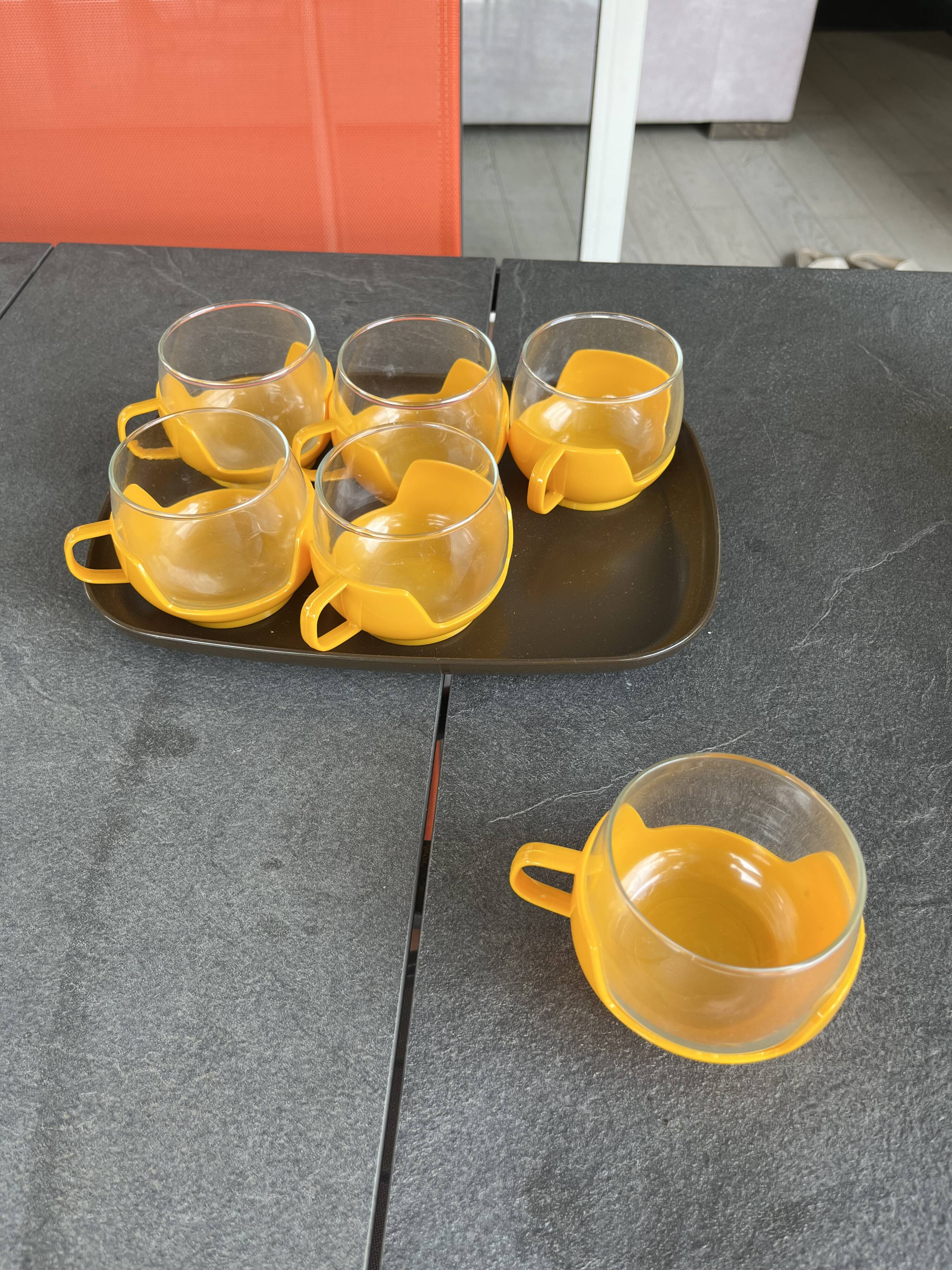 Set of 6 coffee cups and vintage tray