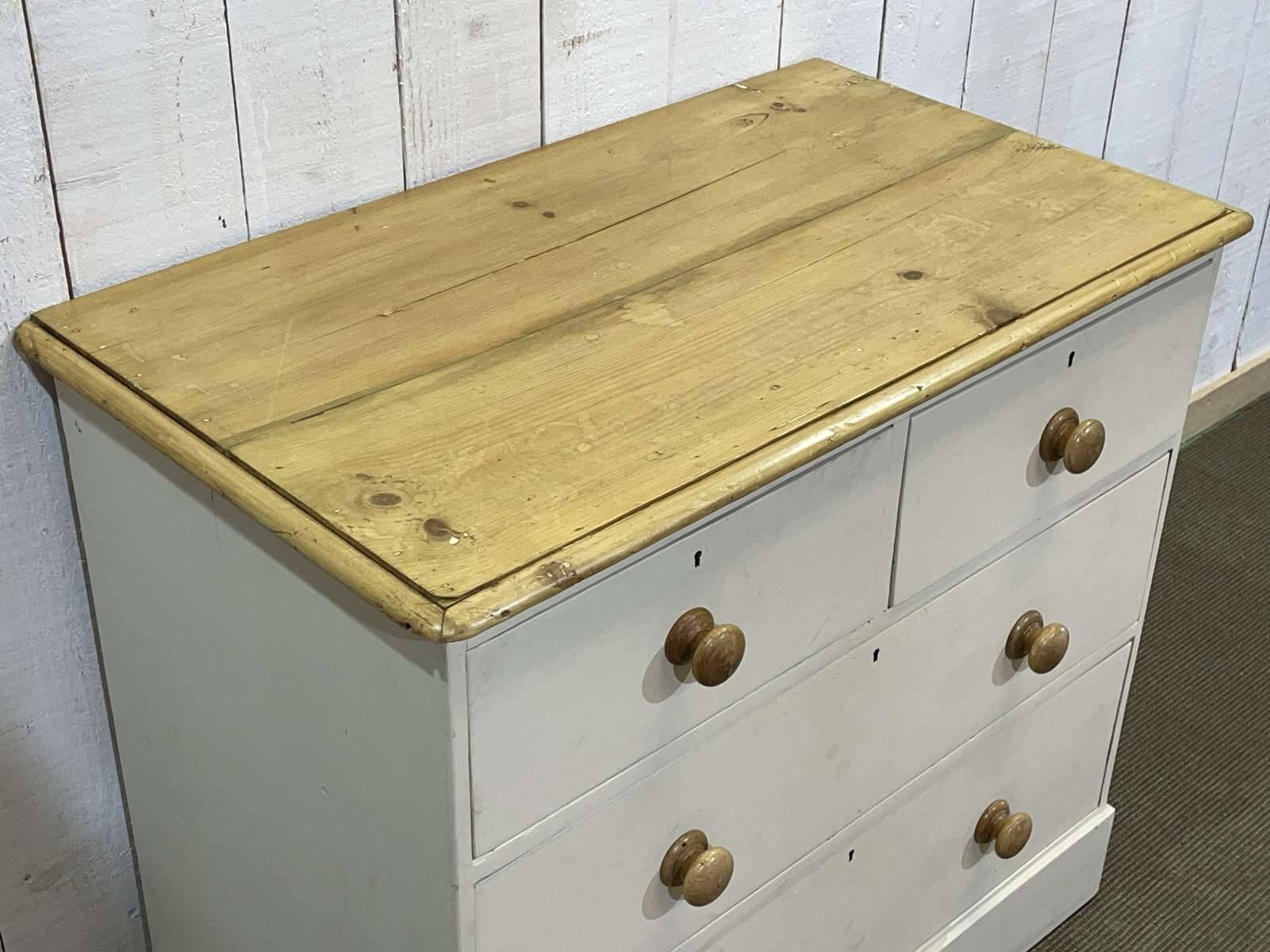 Commode anglaise fin XIXème en sapin