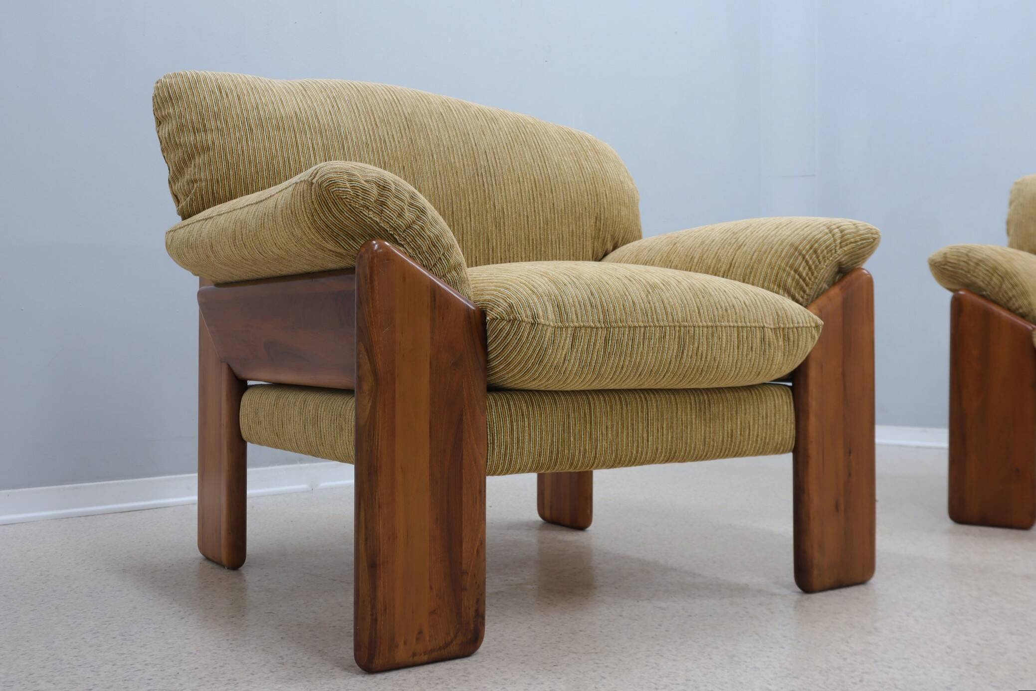 Mobil Girgi walnut wood armchairs 1970s, set of 2