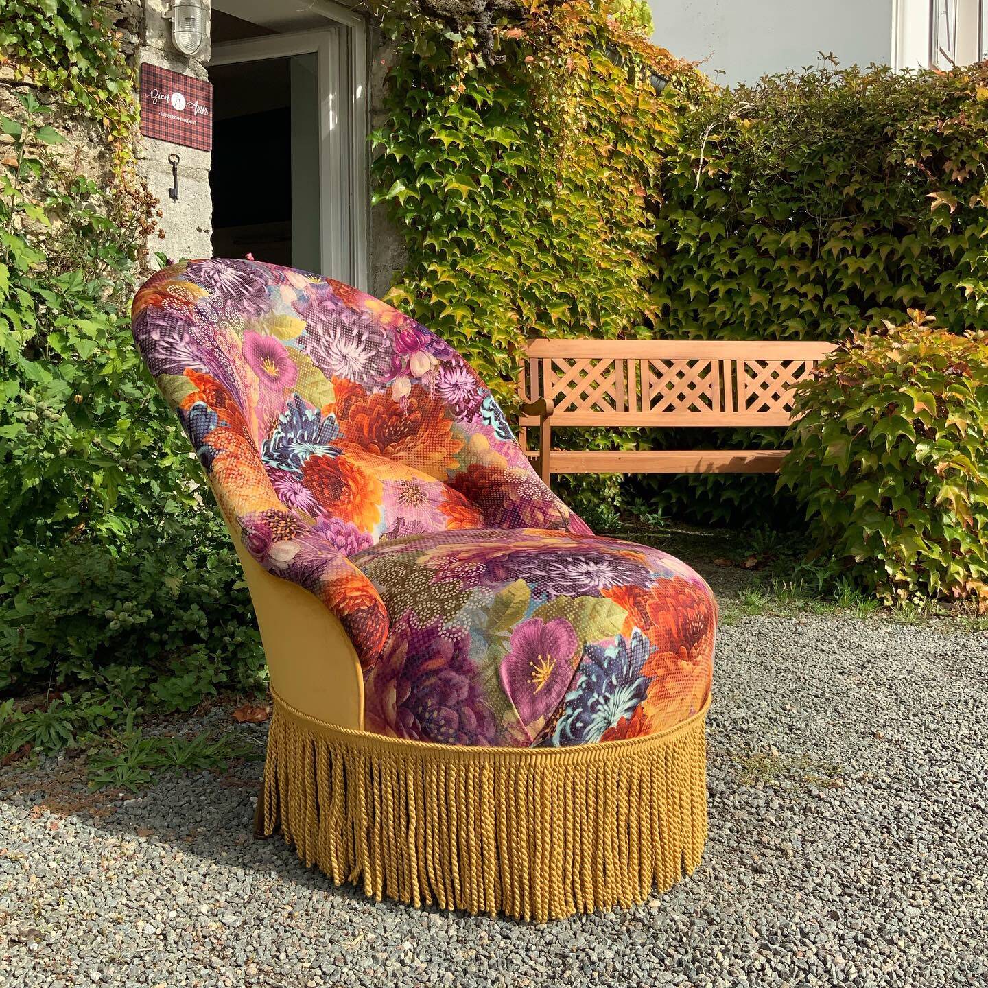 Humpback fireside chair