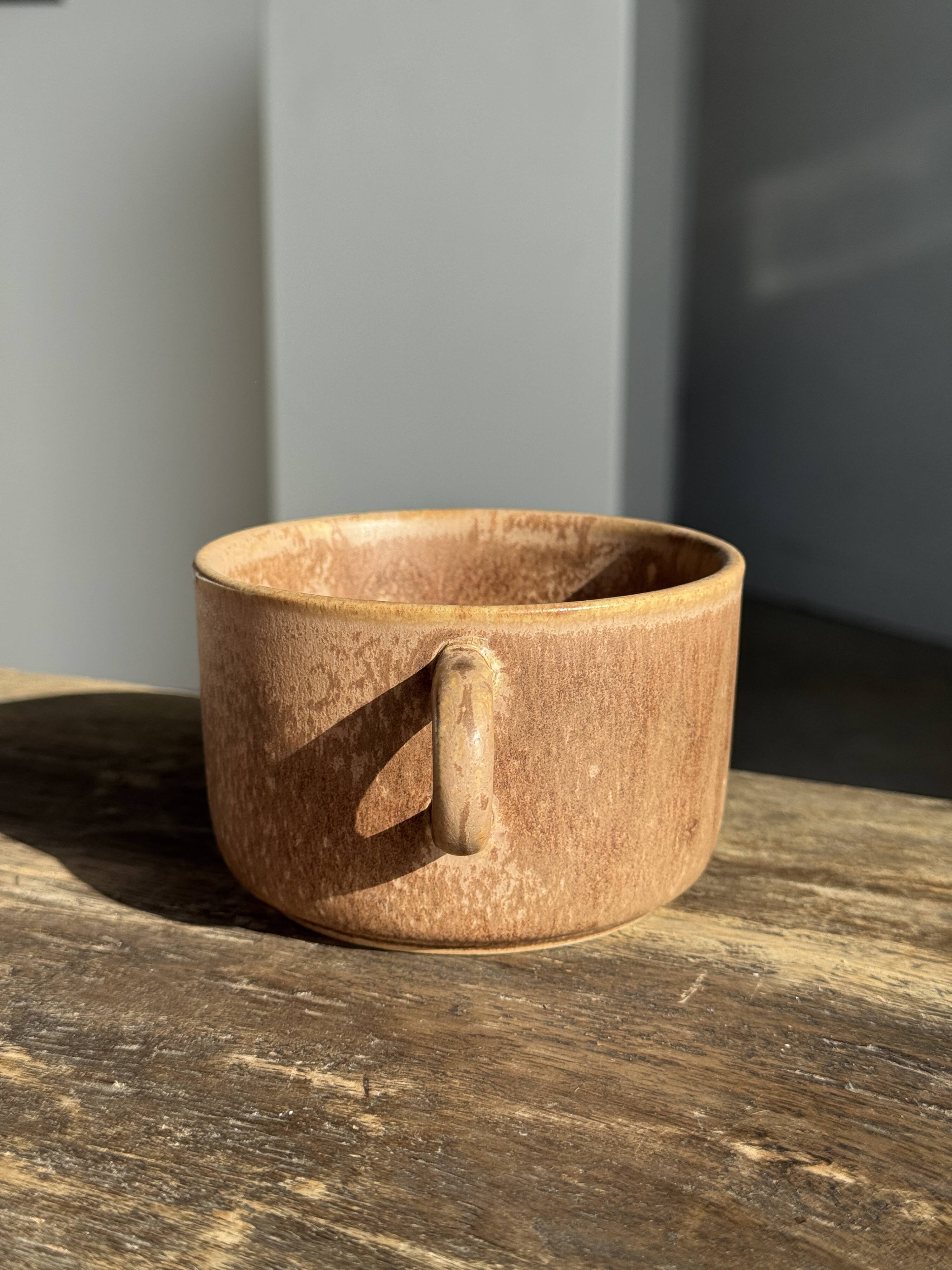 Tasse en grès émaillé brun H6,5 D10,5