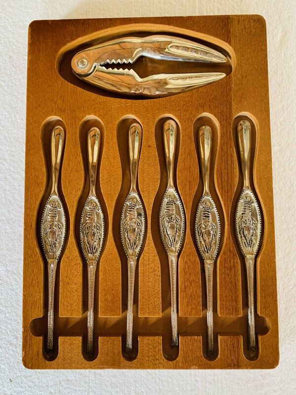 Ensemble 6 fourchettes et pince a Homard, metal argenté Par Silea, circa 70