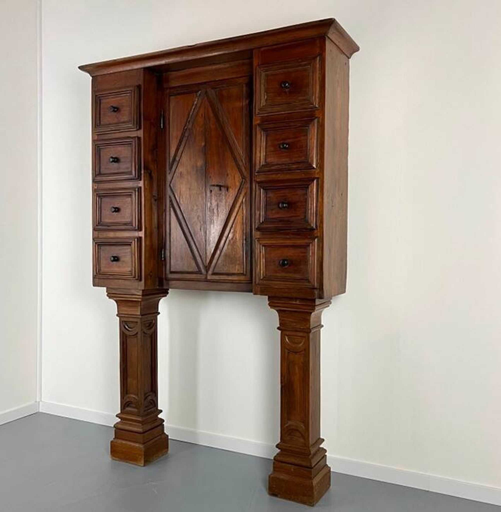 Walnut cabinet with 8 drawers Stipo Monetiere, Piedmont 17th century, furniture Italy 17th century