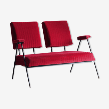 Canapé design années 60 en métal et velours rouge