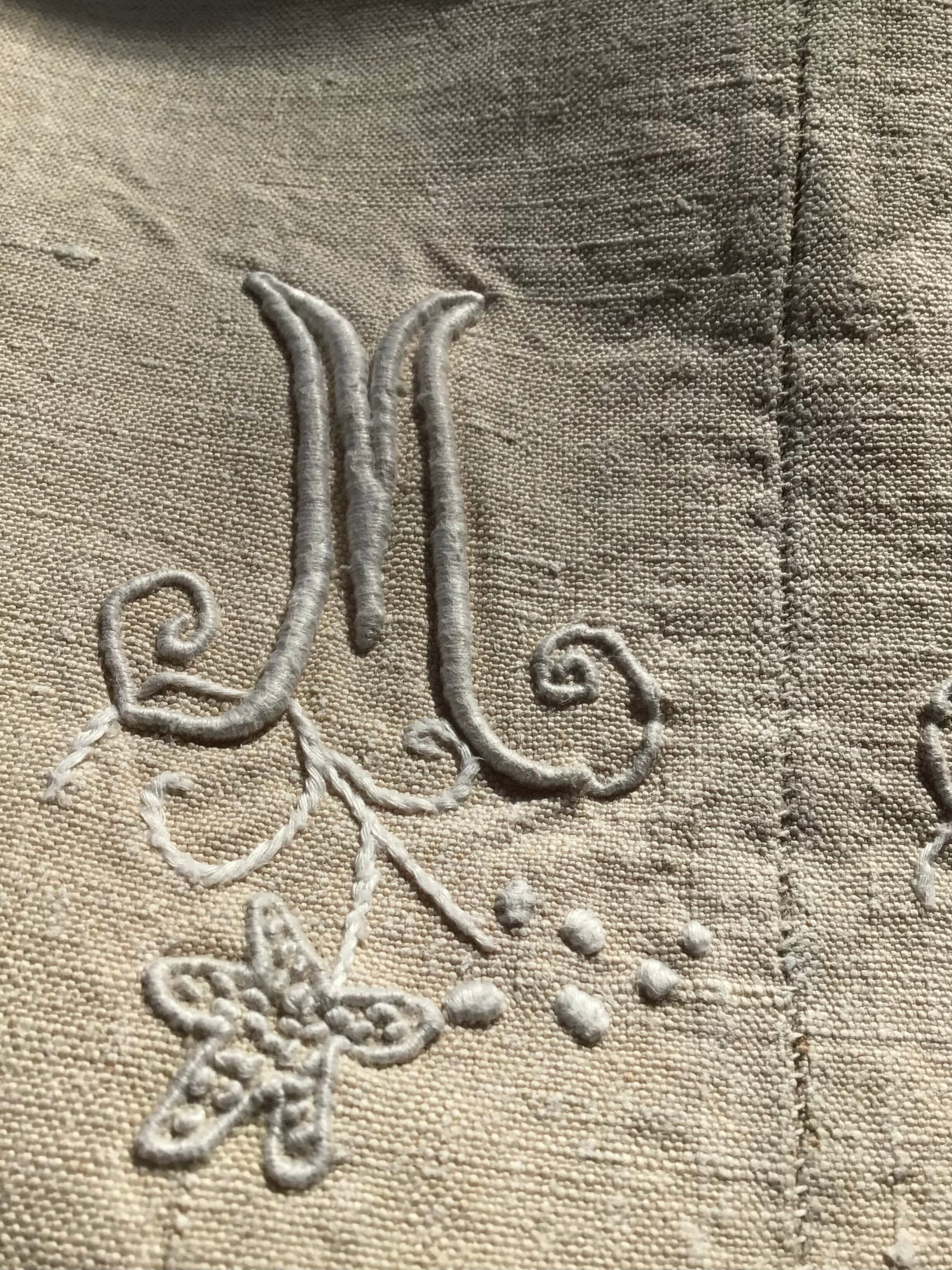 Hemp sheet embroidered MR very old seam central days crossed