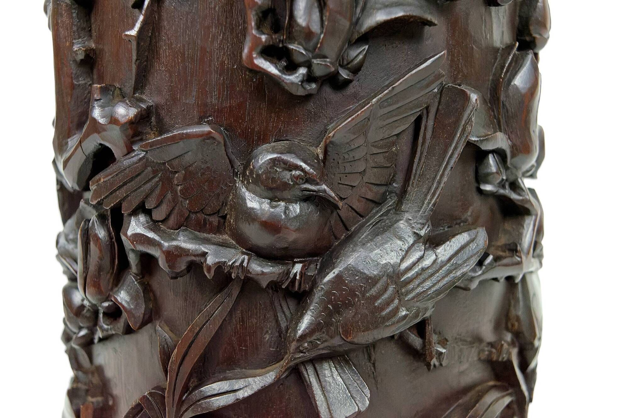 Important high Asian column / saddle in carved wood, circa 1880, Indochina