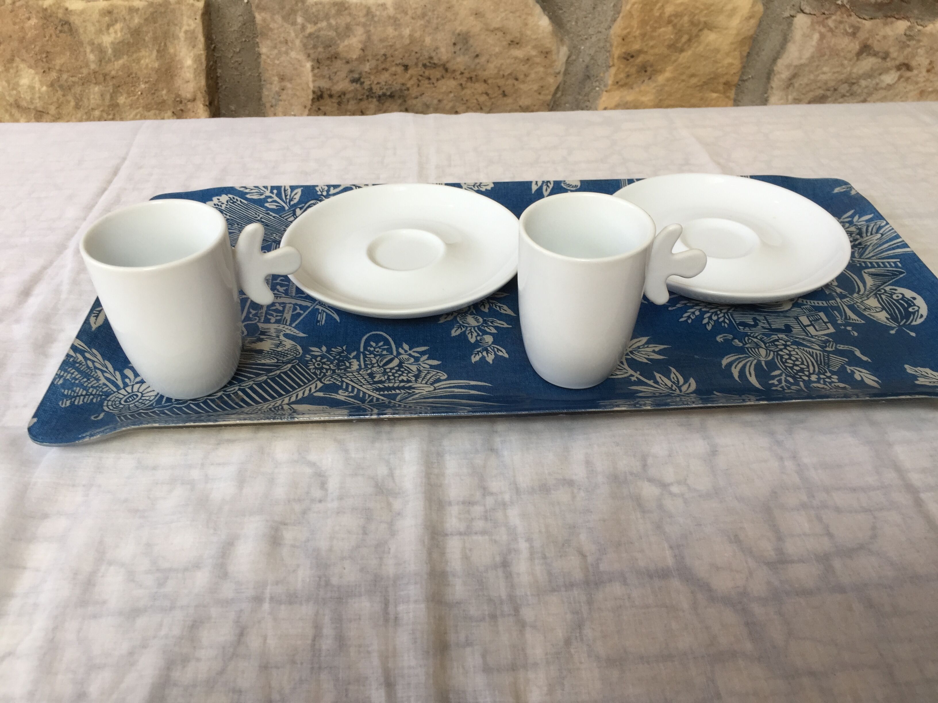 Duo of cups and under cups with white porcelain coffee S-P