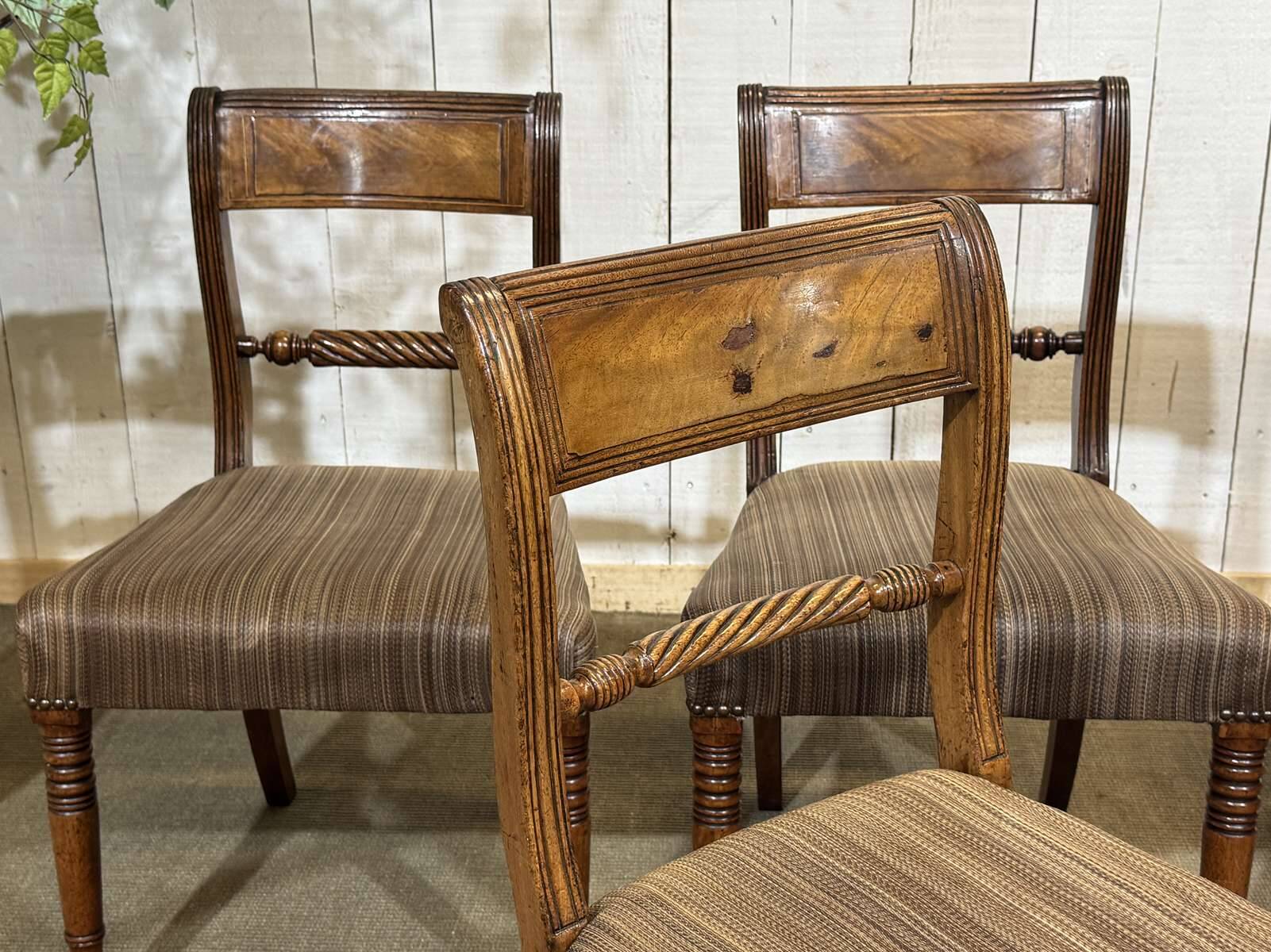 Série de 4 chaises + 2 fauteuils anglais en acajou fin XIXème