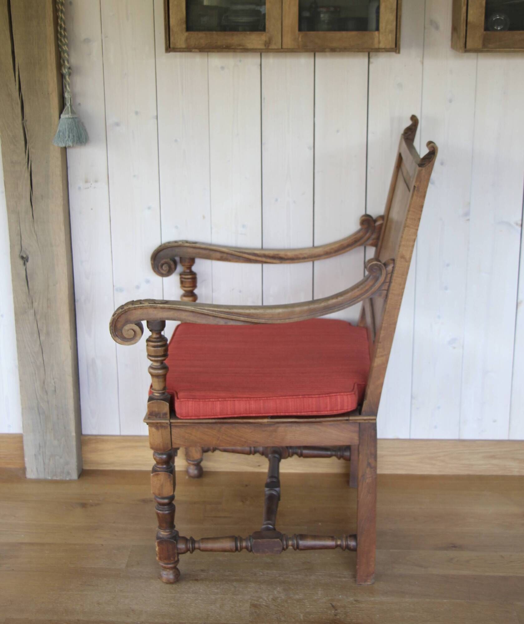 Pair of chairs in Spanish Renaissance style