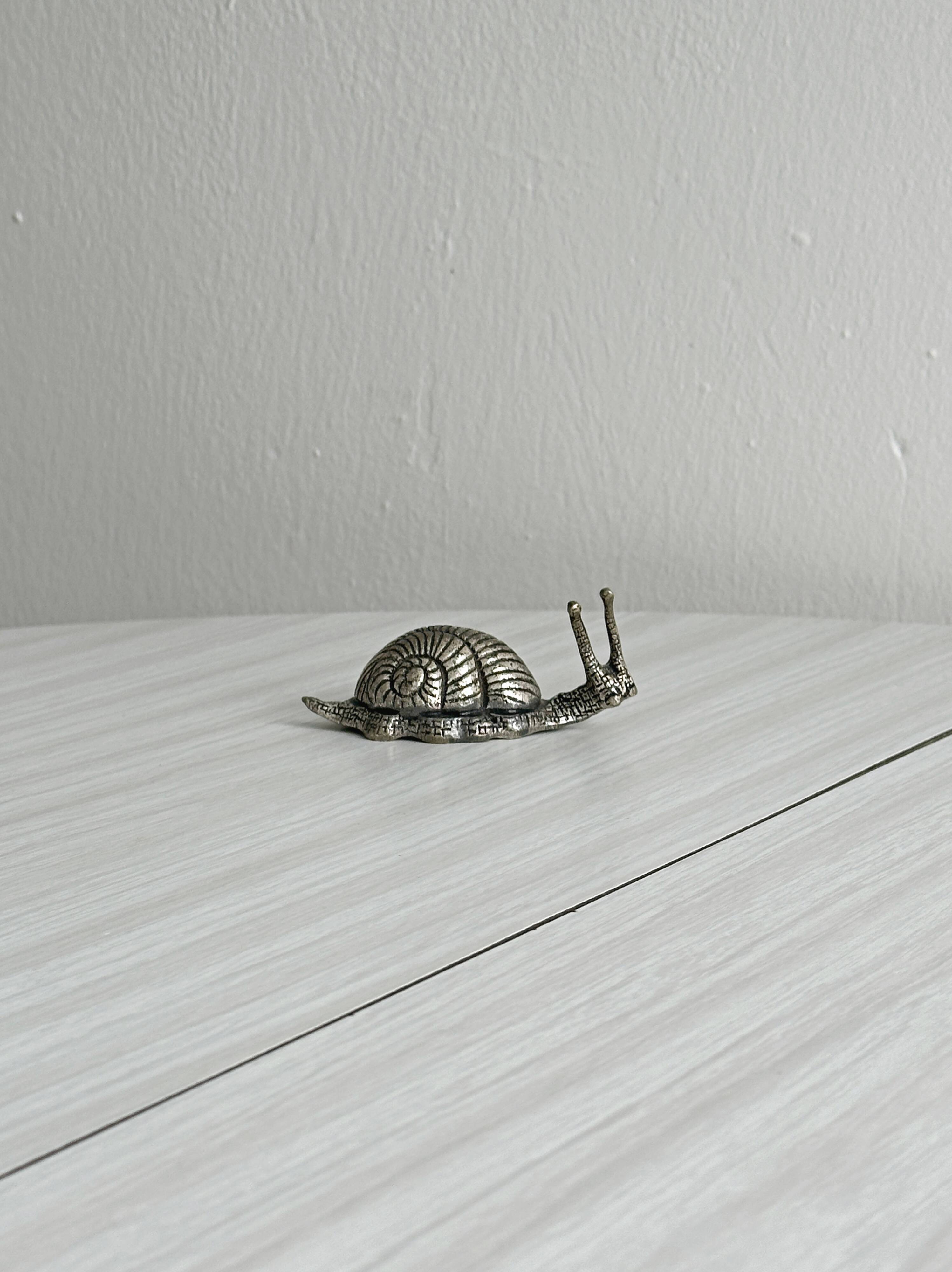 Snail salt or pepper shaker