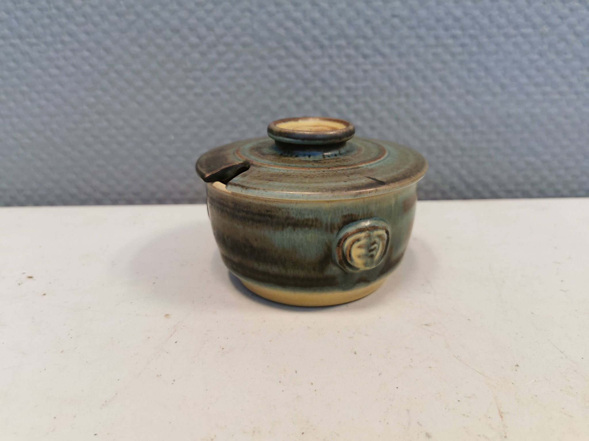 Lovely small ceramic sugar/jam jar, designed by Danish Jette Hellerøe 1970s.