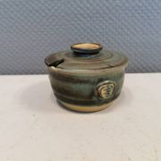 Lovely small ceramic sugar/jam jar, designed by Danish Jette Hellerøe 1970s.