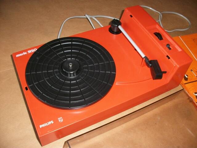 Vintage vinyl turntable Record player D5120 PHILIPS