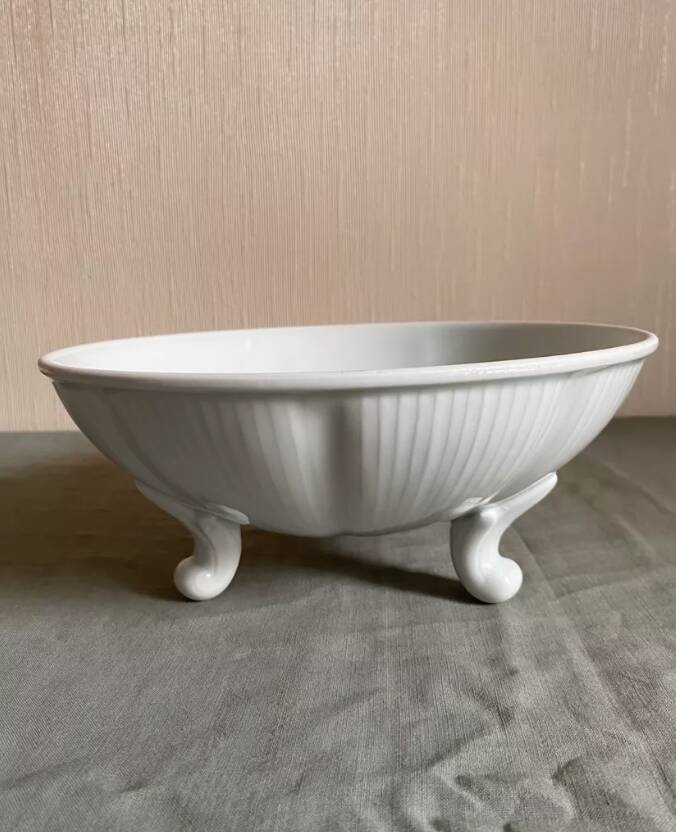 Porcelain tripod fruit strainer, Pillivuyt