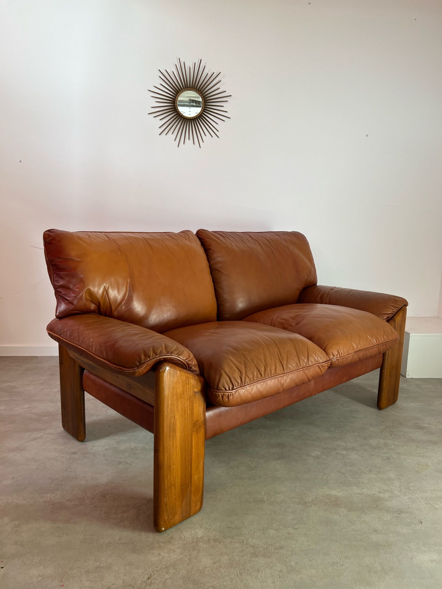 Old 2-seater leather and walnut sofa design 70s Mobil Girgi Mario Marenco vintage Italy