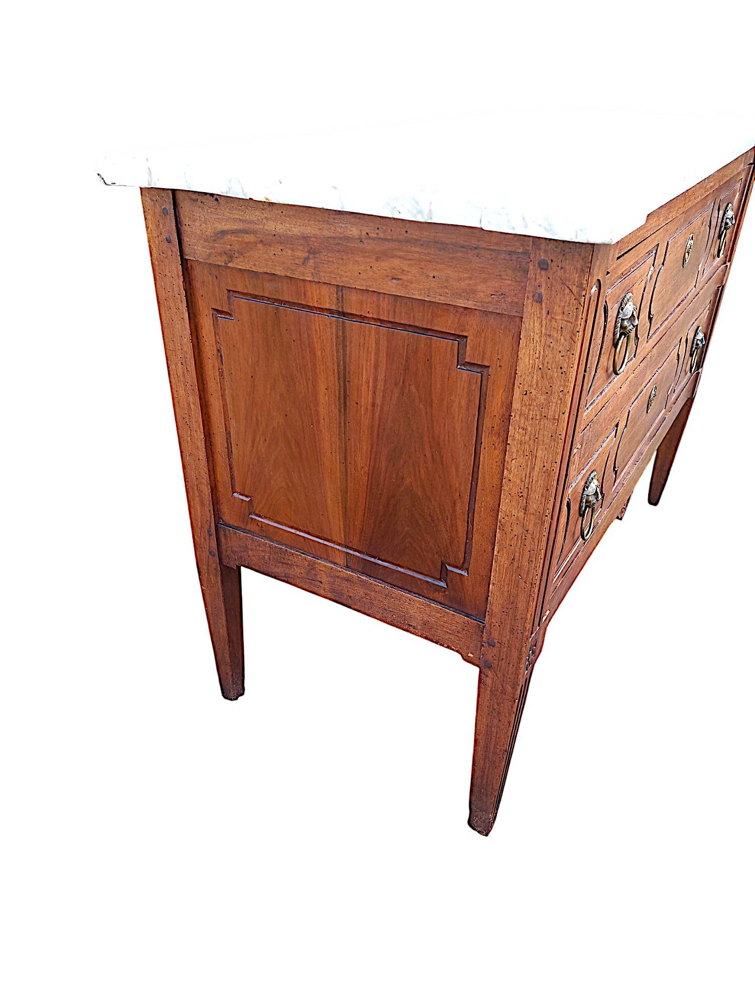 Commode sauteuse Louis XVI en bois fruitier