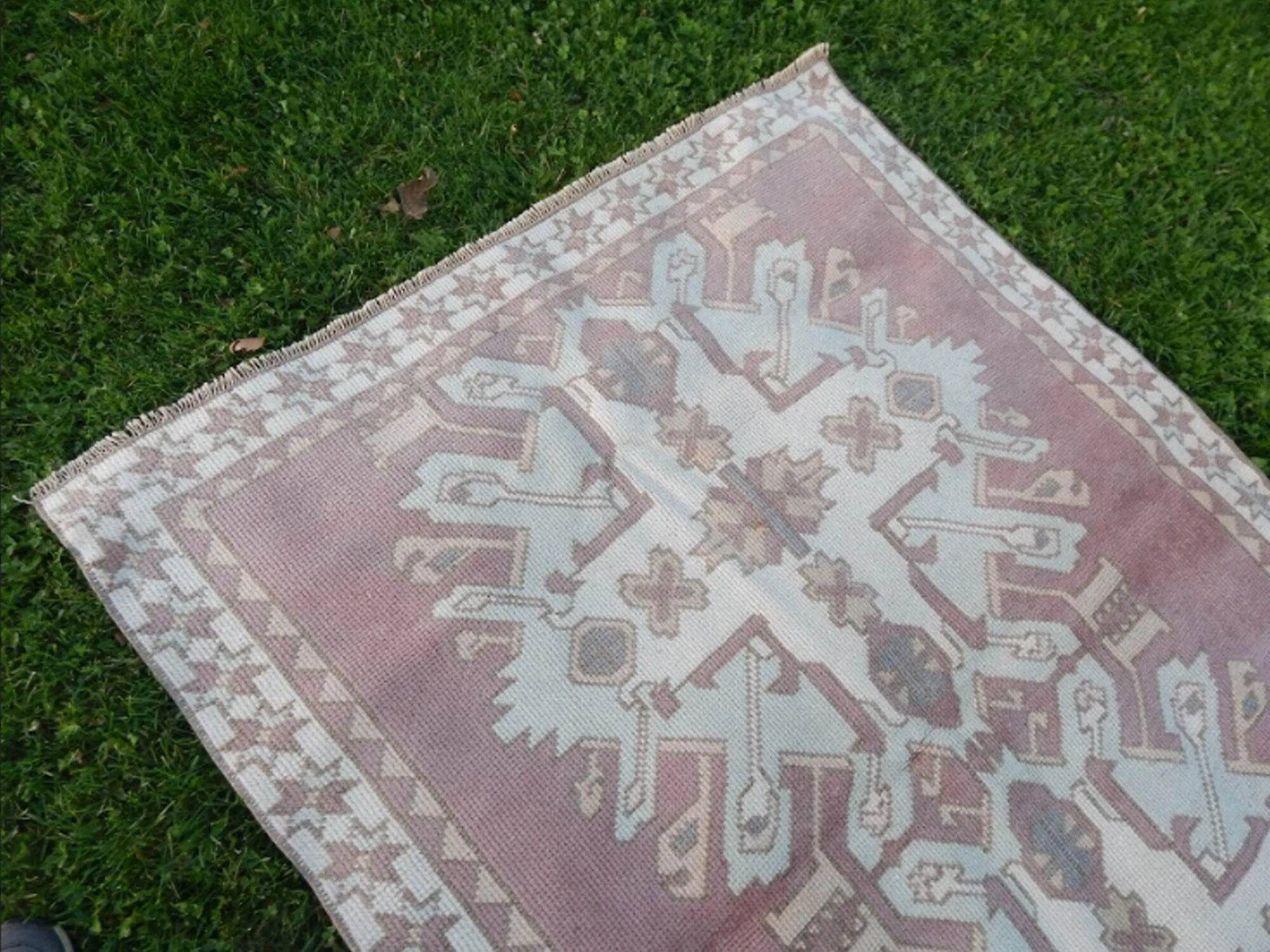 Vintage handmade Turkish rug 120x168 cm