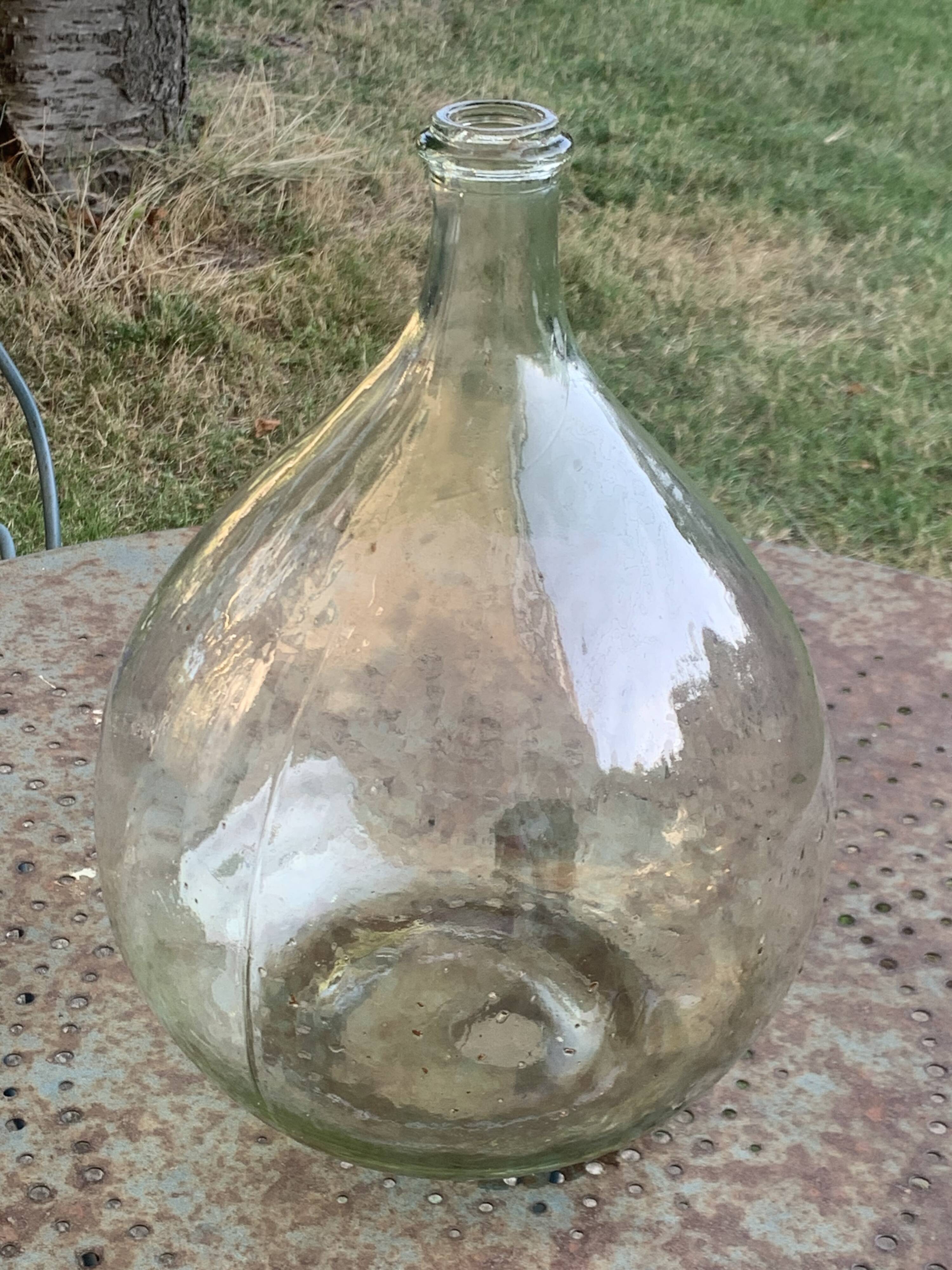 Dame Jeanne, bonbonne, bouteille en verre transparente, verre très épais