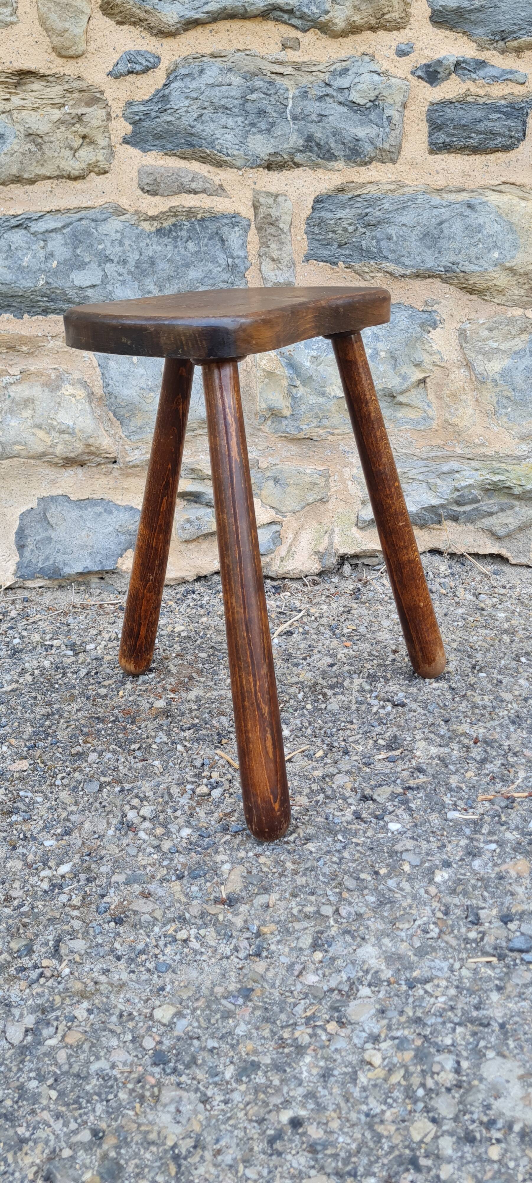 Tripod stool