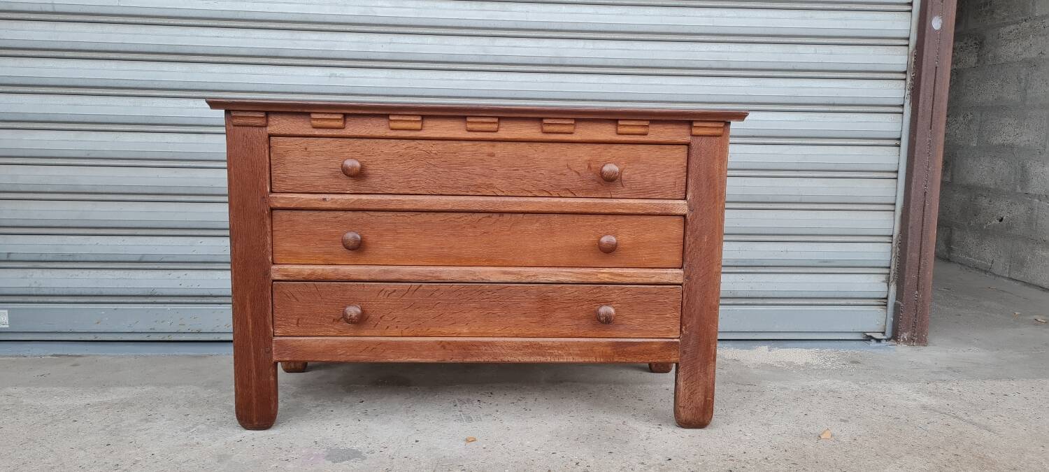 Oak chest of drawers