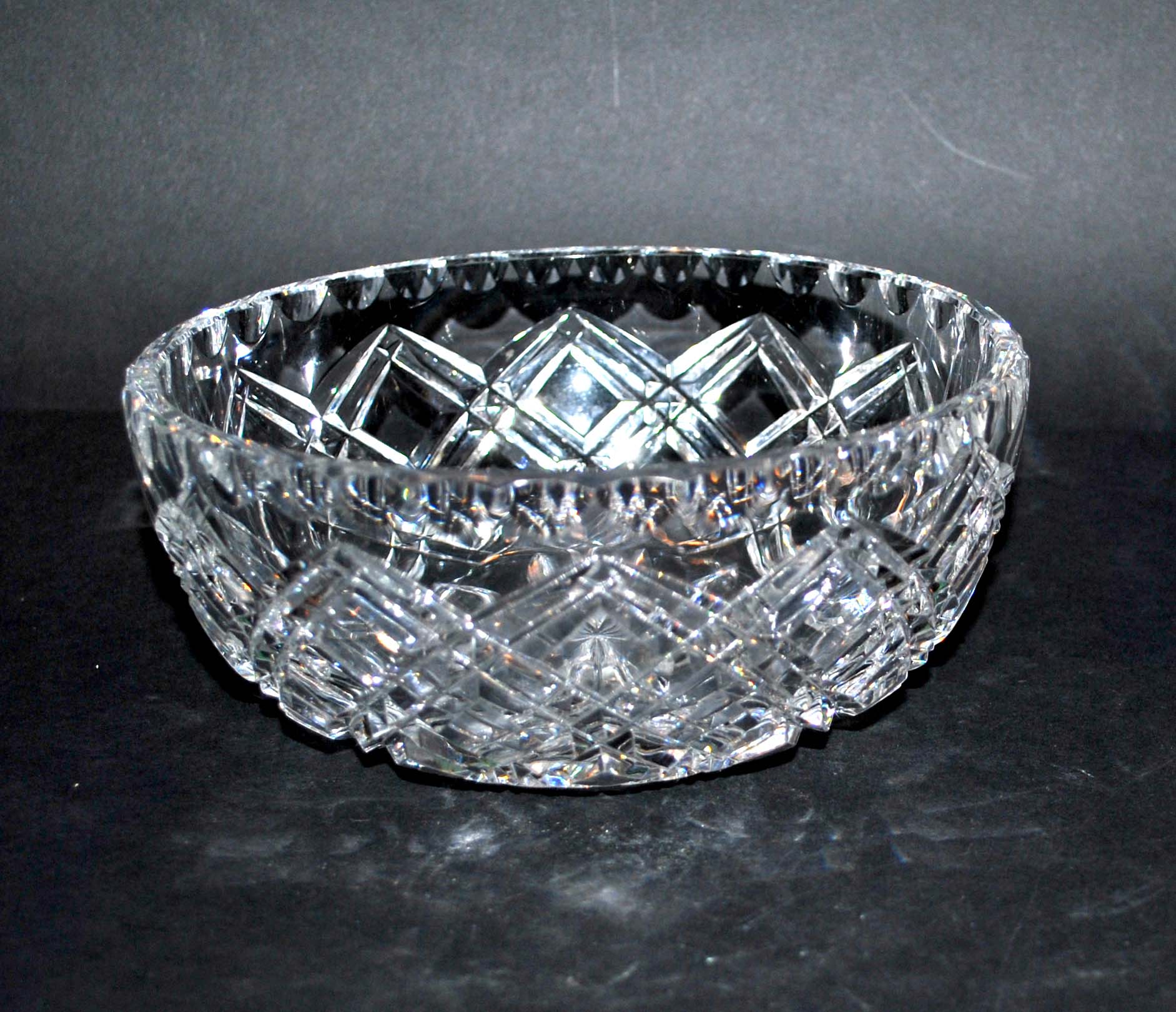 Round cut crystal cup of SAINT-LOUIS Crossed bevels