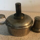 Small gasoline lamp with metal finger
