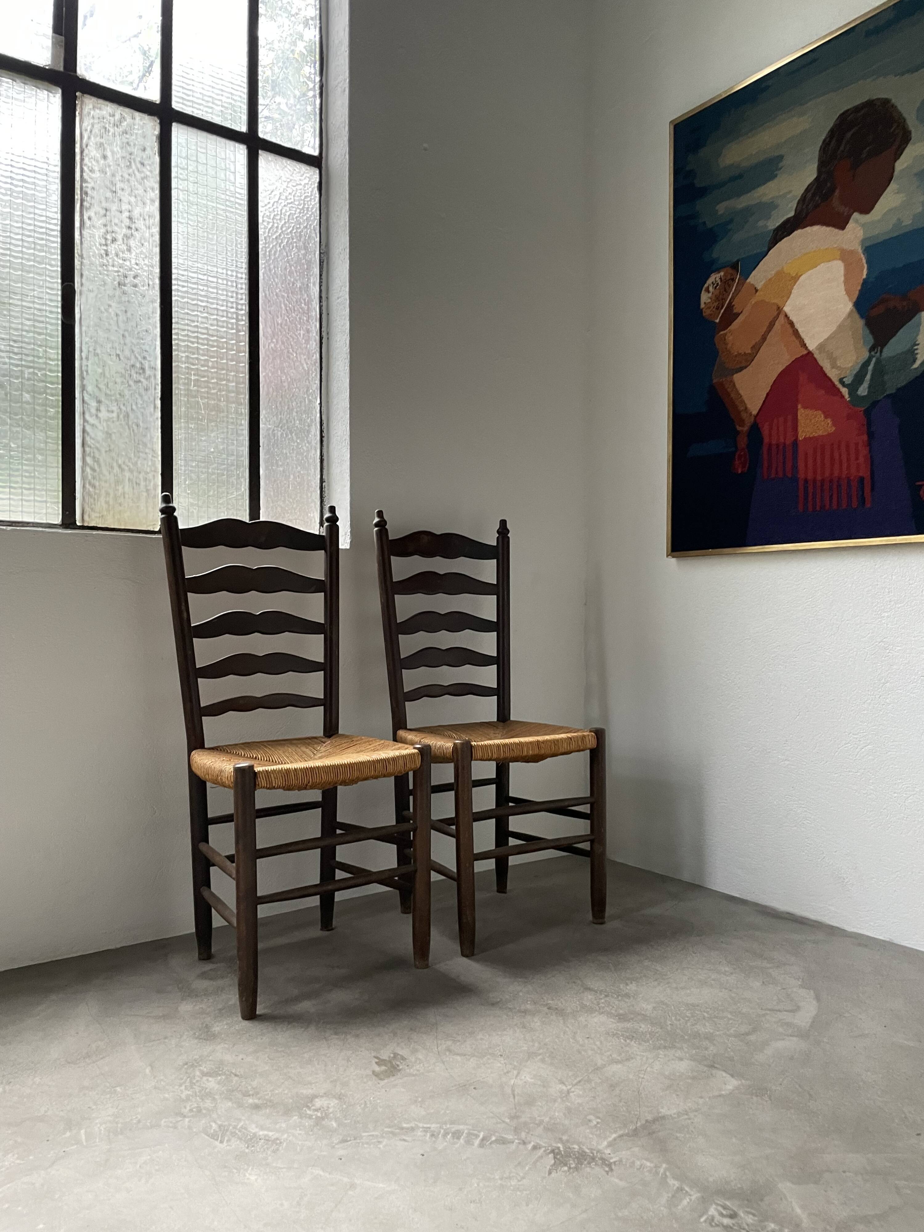 Trio rustic chairs in oak straw