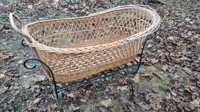 Rattan crib
