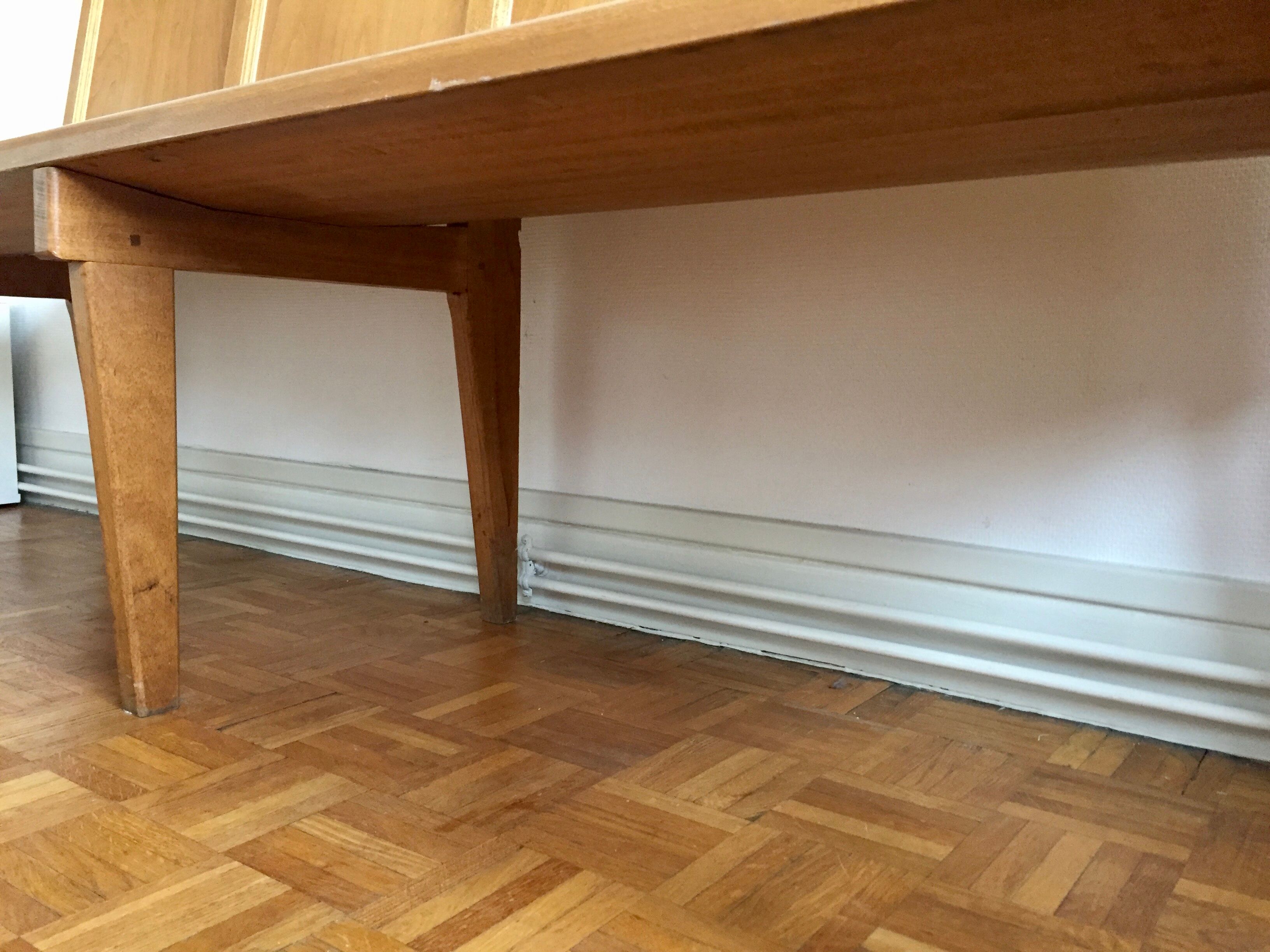 Station in oak bench