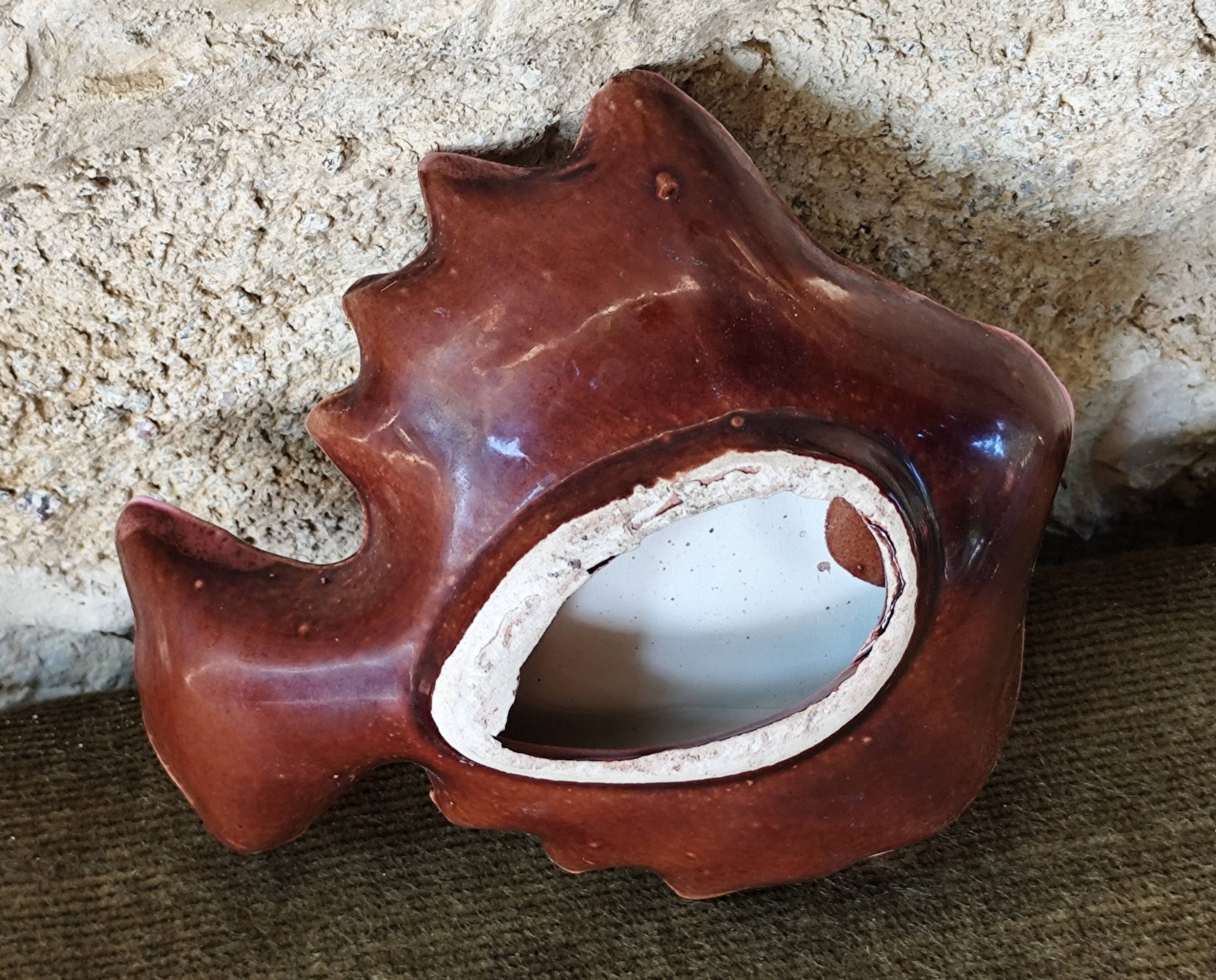 Ceramic fish pocket emptier
