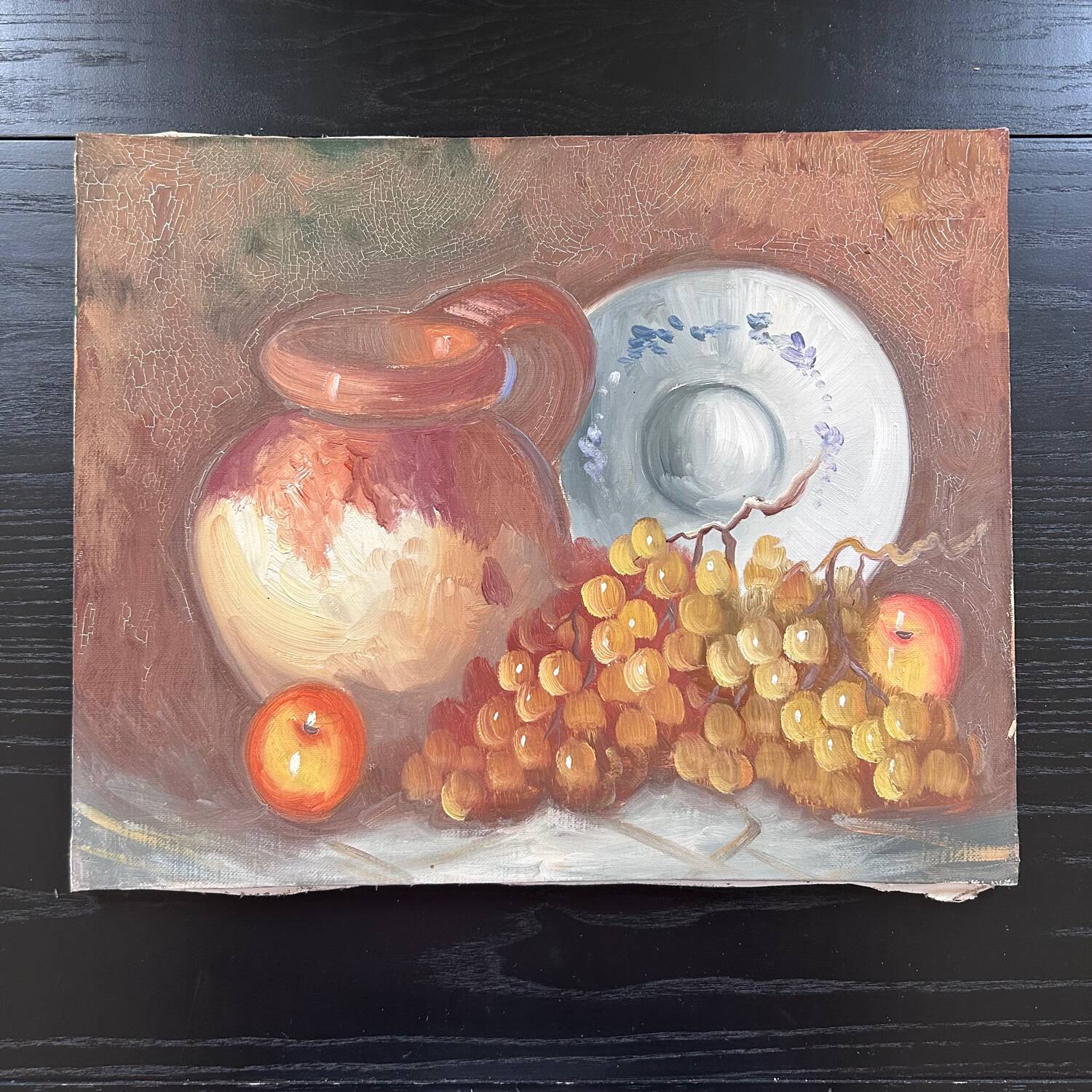 Flat board and grapes