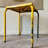 Yellow metal table ☐ 60 x 60 cm