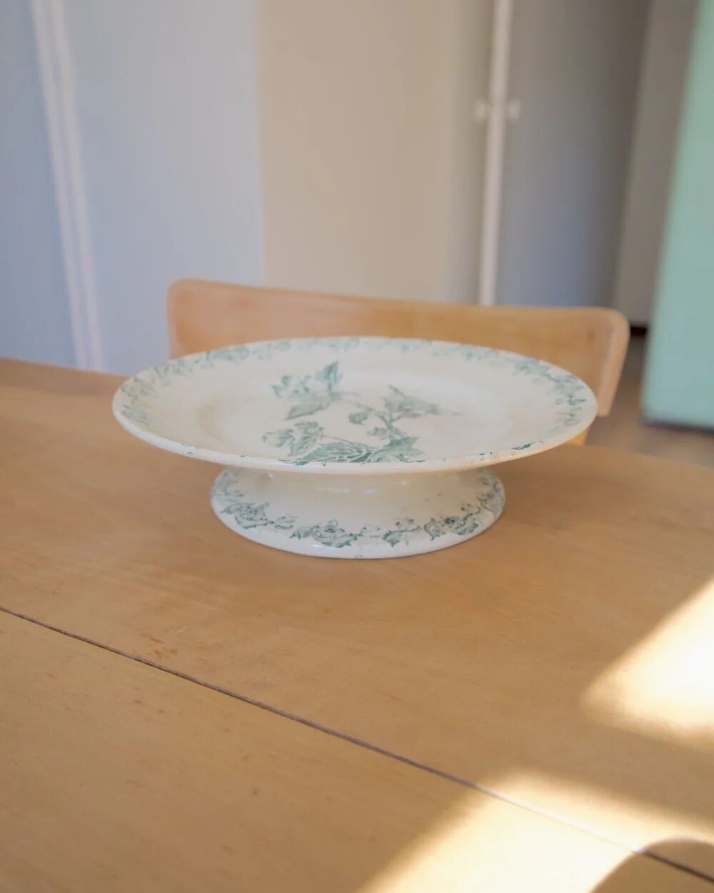 Green coupe on a porcelain base from Limoges