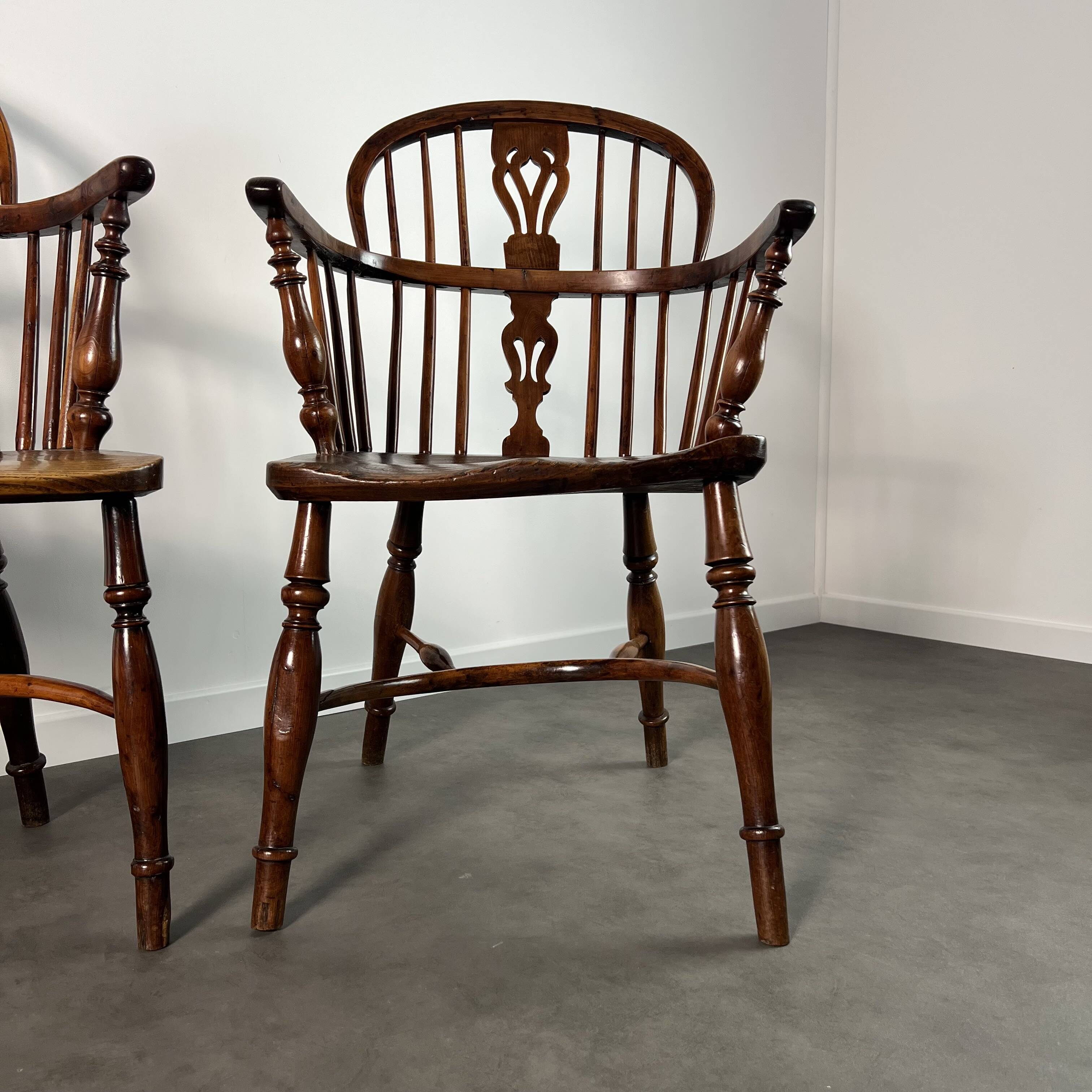 Ensemble de 3 chaises, fauteuils Windsor Low Back en orme, Angleterre, XIXe